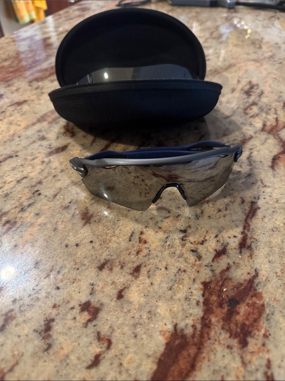 Oakley polarized prizm lens Radarlock sport Sunglasses with Black Case and lens